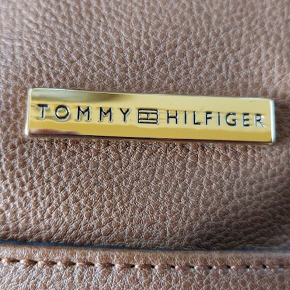 TOMMY HILFIGER Small Faux Leather Handbag - Picture 2 of 9